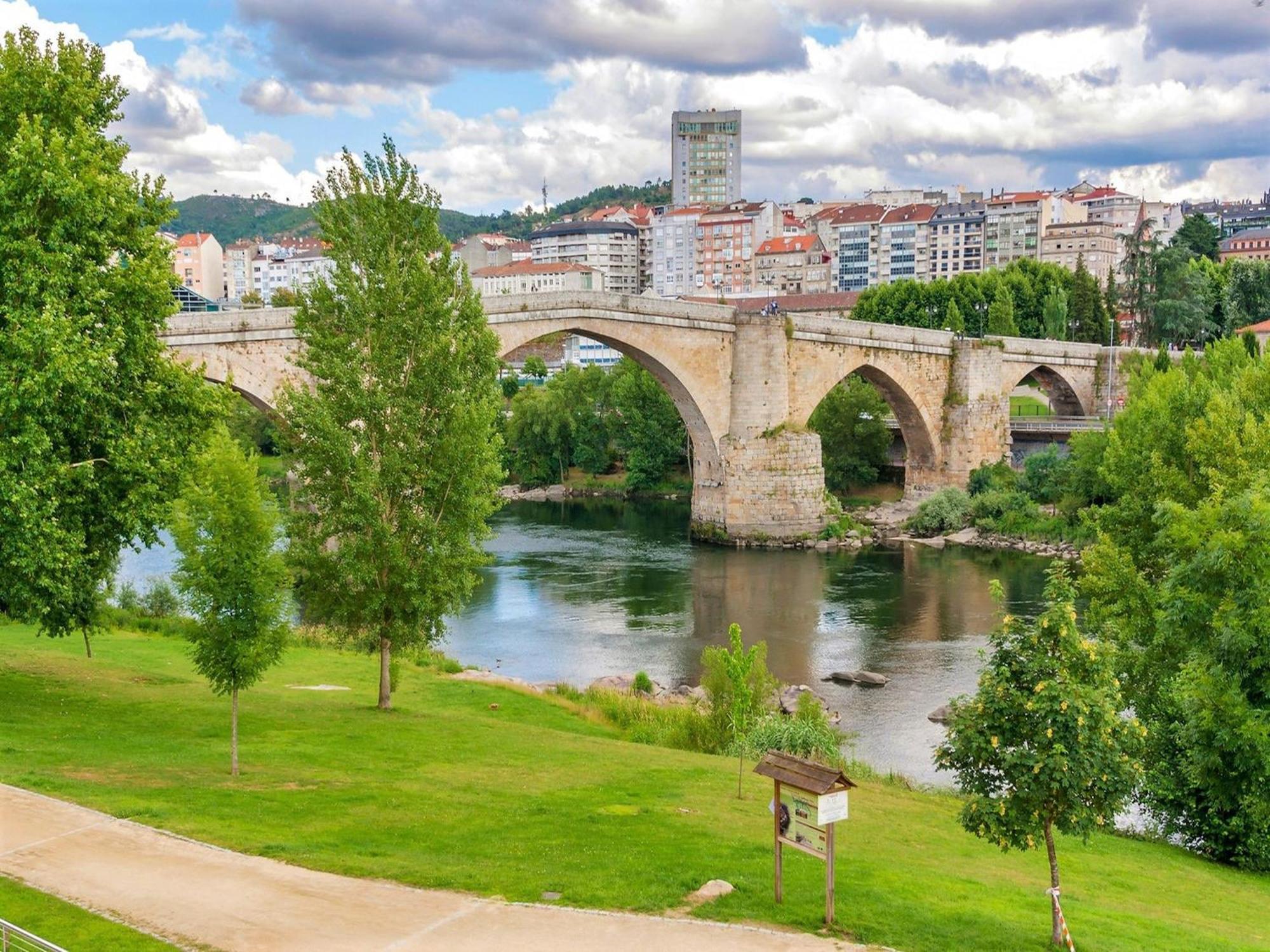 Charming Apartment In Ourense Overlooking The City Exterior foto